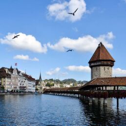 Massagekurier - Massage Zug - Blick auf die Stadt Luzern und die Kappelenbr&uuml;cke